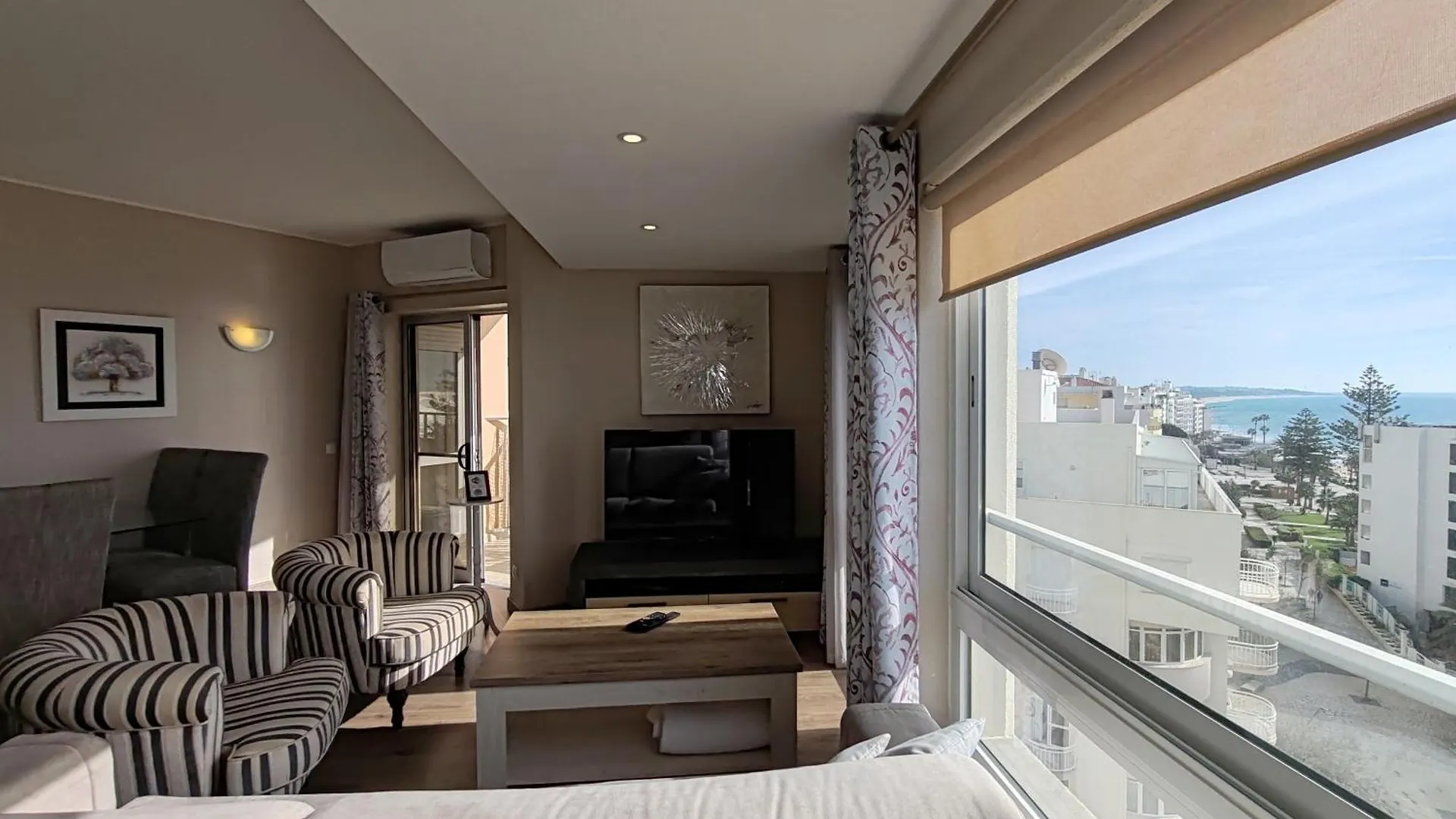 7C Invicta - Casas & Papeis Apartamento Armação de Pêra